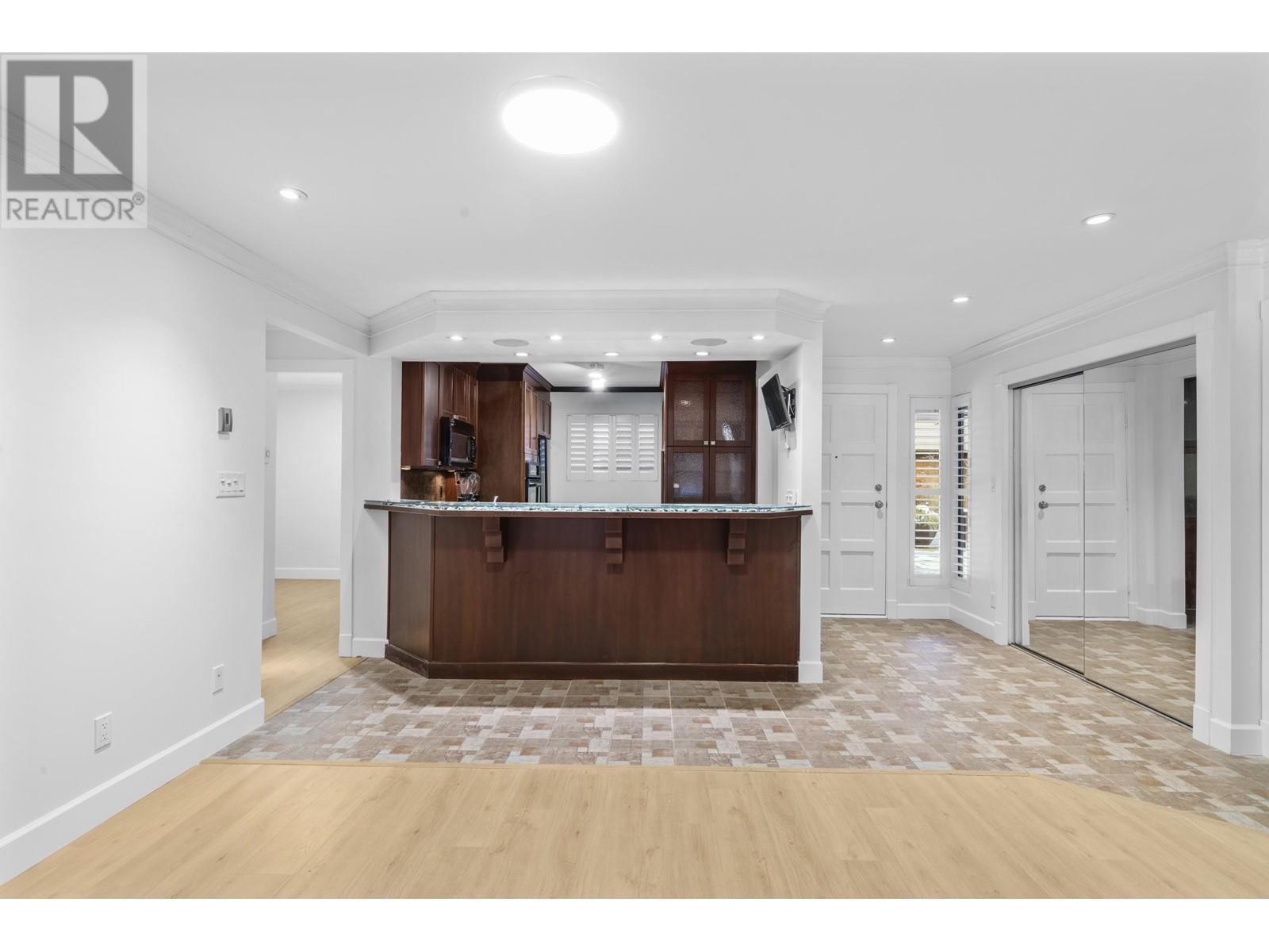 214 333 Wethersfield Drive, Vancouver, British Columbia  V5X 4M9 - Photo 2 - R2971208