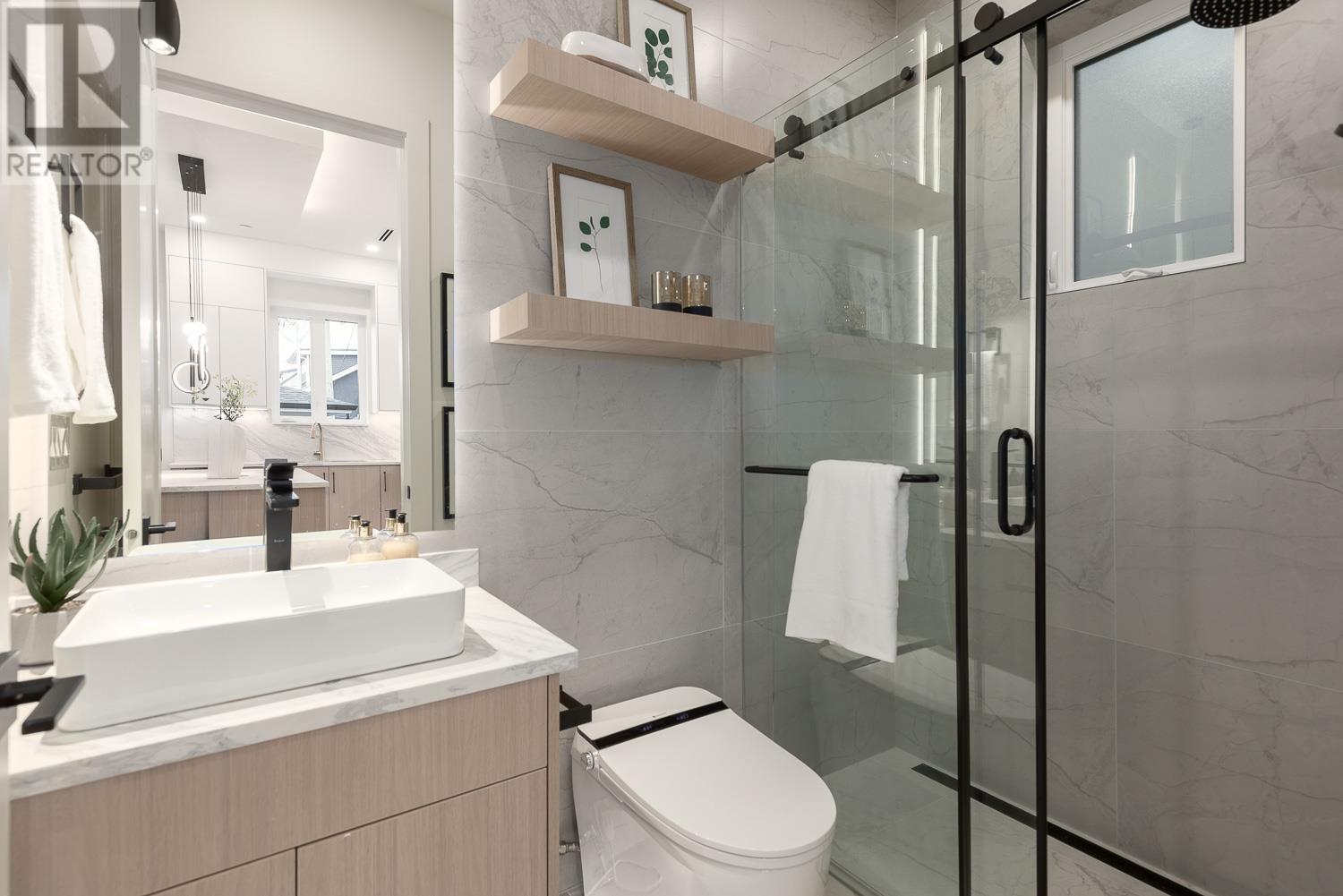 2 2658 Dundas Street, Vancouver, British Columbia  V5K 1P9 - Photo 12 - R2971210