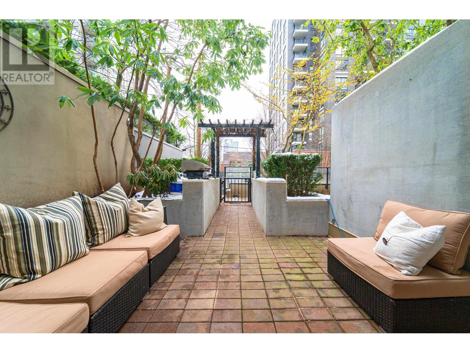 Listing Picture 23 of 39 : TH103 1088 RICHARDS STREET, Vancouver / 溫哥華 - 魯藝地產 Yvonne Lu Group - MLS Medallion Club Member