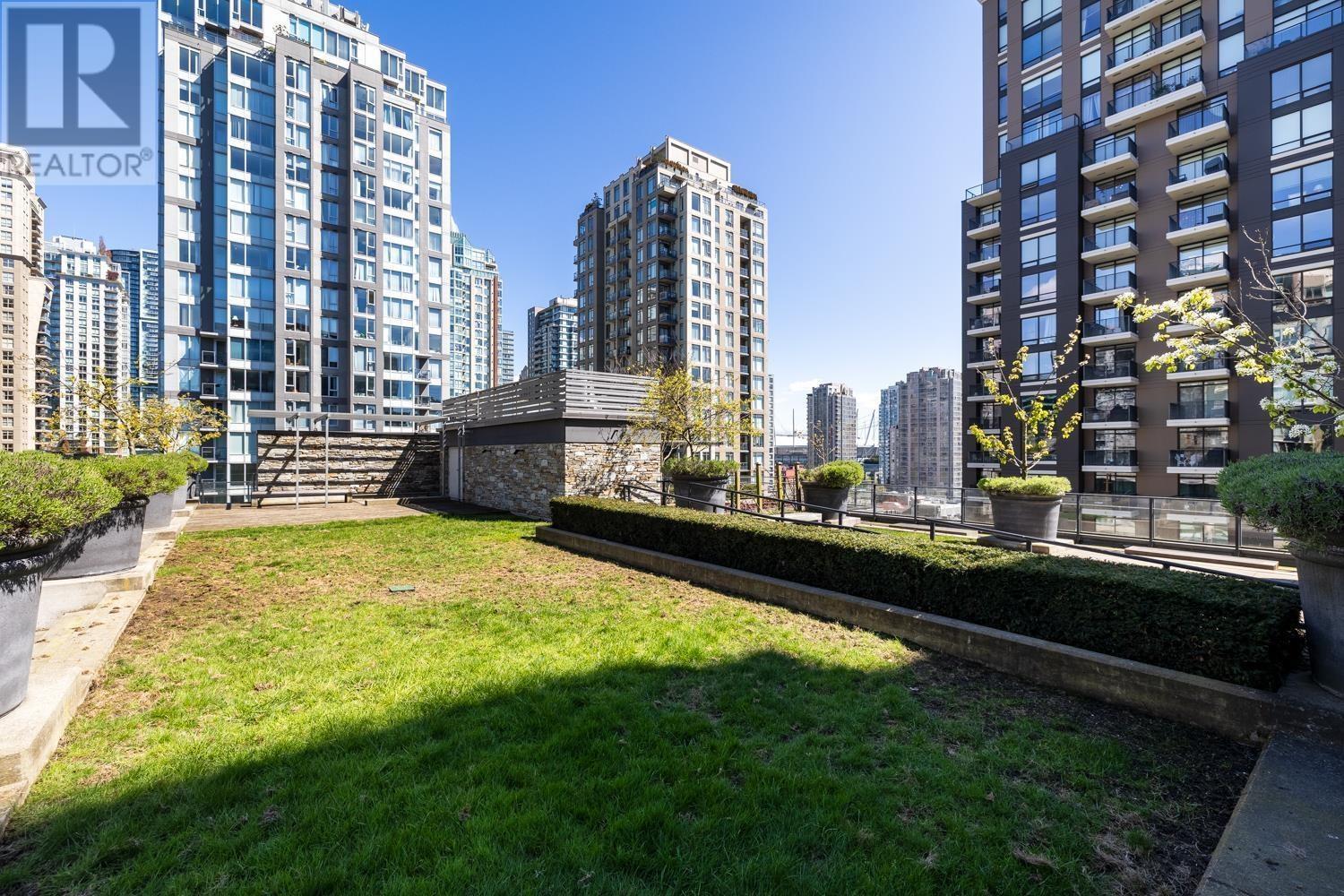 Listing Picture 39 of 39 : TH103 1088 RICHARDS STREET, Vancouver / 溫哥華 - 魯藝地產 Yvonne Lu Group - MLS Medallion Club Member