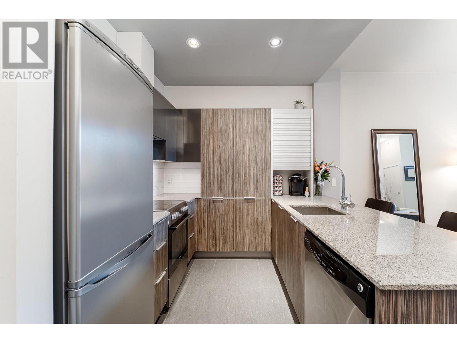 Listing Picture 7 of 39 : TH103 1088 RICHARDS STREET, Vancouver / 溫哥華 - 魯藝地產 Yvonne Lu Group - MLS Medallion Club Member