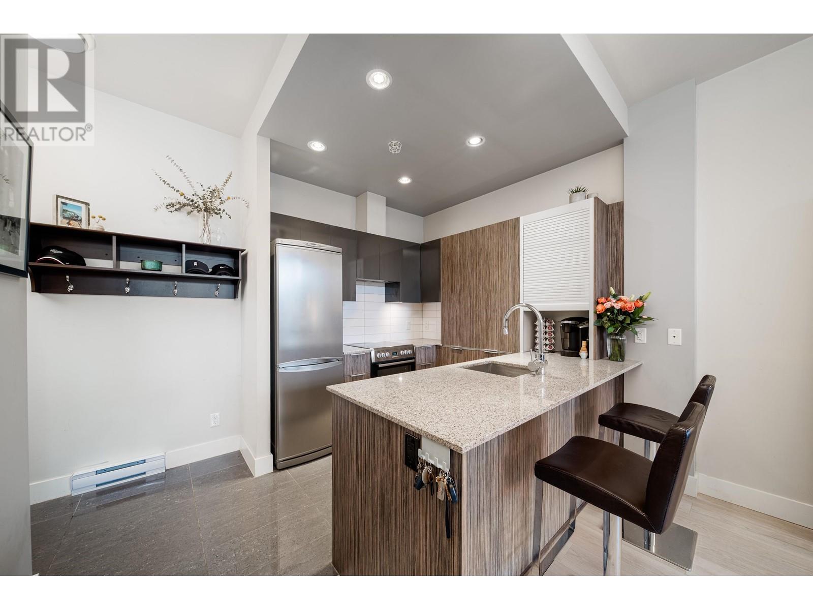 Listing Picture 8 of 39 : TH103 1088 RICHARDS STREET, Vancouver / 溫哥華 - 魯藝地產 Yvonne Lu Group - MLS Medallion Club Member