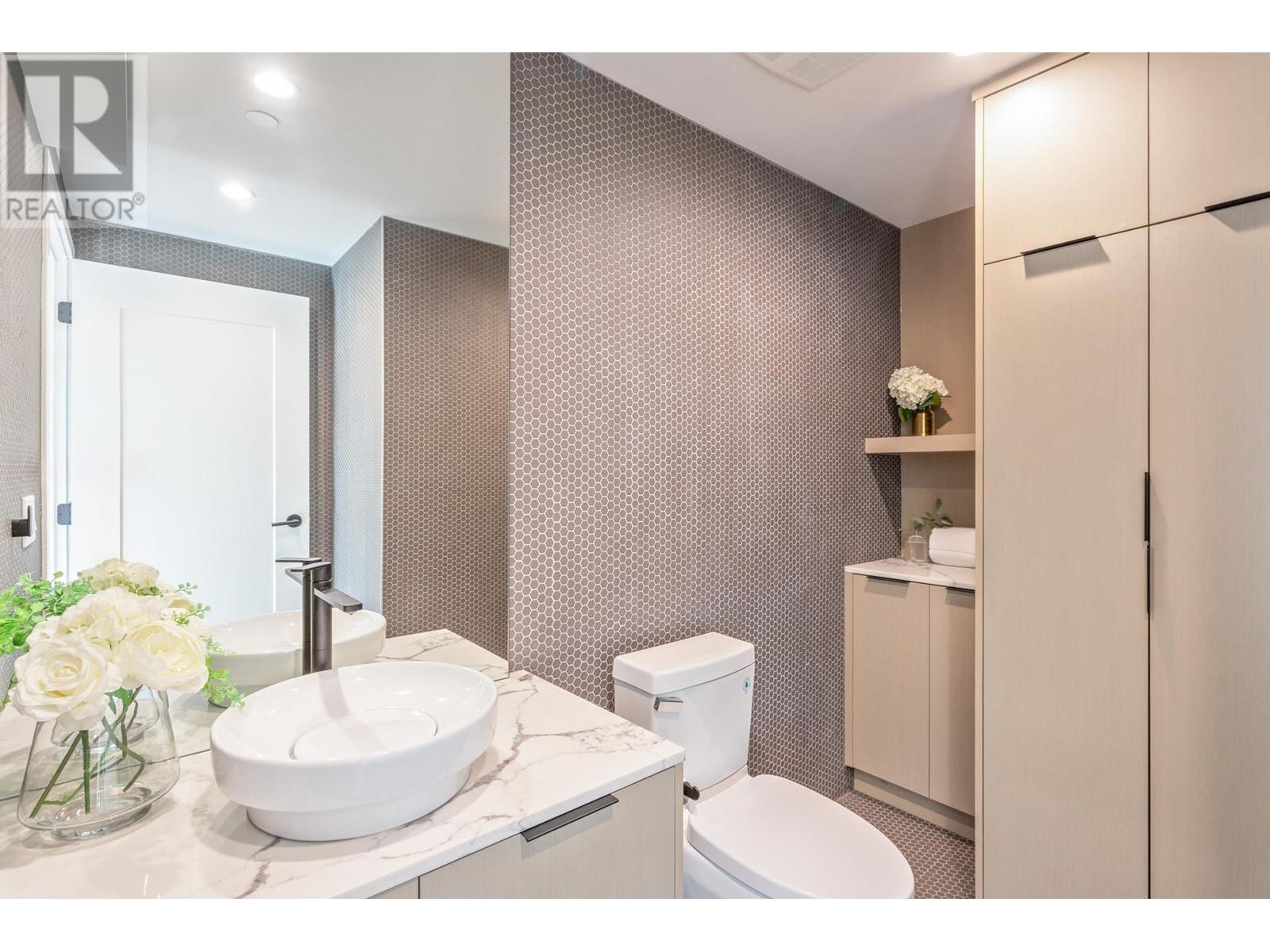 Listing Picture 10 of 25 : 3188 INVERNESS STREET, Vancouver / 溫哥華 - 魯藝地產 Yvonne Lu Group - MLS Medallion Club Member