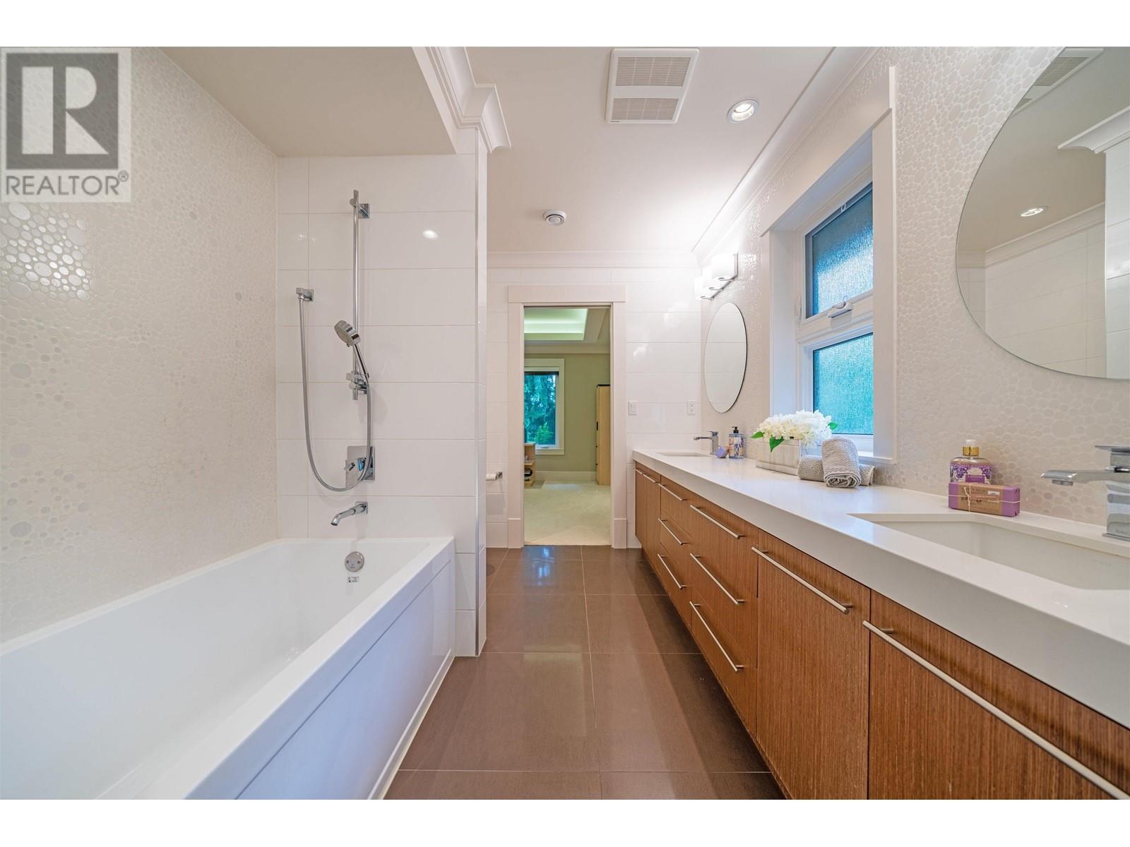 7698 Wheater Court, Burnaby, British Columbia  V5E 2A3 - Photo 22 - R2971087