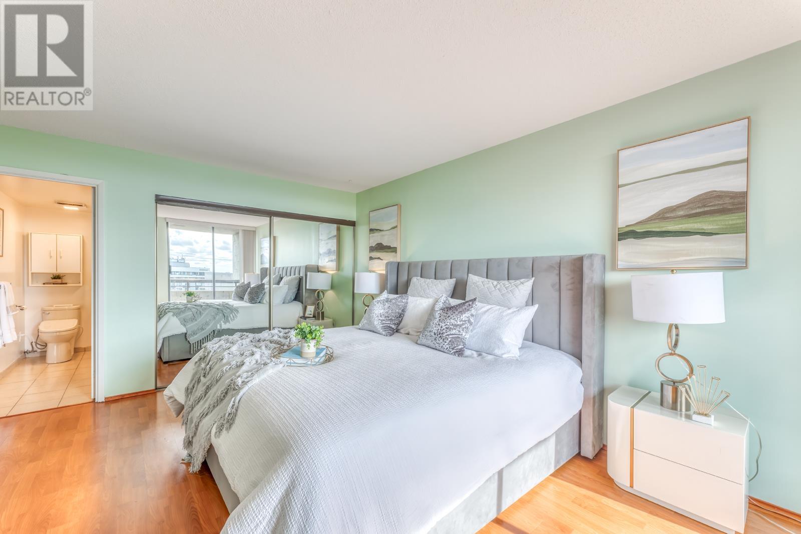 Listing Picture 15 of 40 : 2304 3755 BARTLETT COURT, Burnaby / 本拿比 - 魯藝地產 Yvonne Lu Group - MLS Medallion Club Member