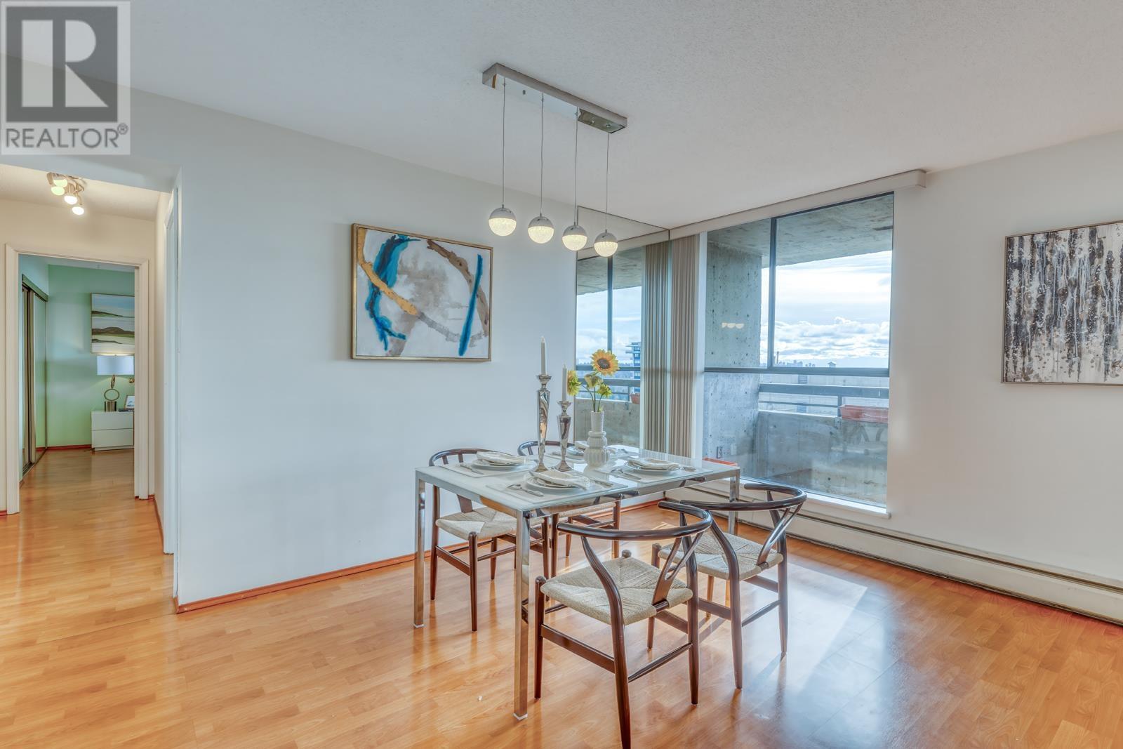 Listing Picture 10 of 40 : 2304 3755 BARTLETT COURT, Burnaby / 本拿比 - 魯藝地產 Yvonne Lu Group - MLS Medallion Club Member