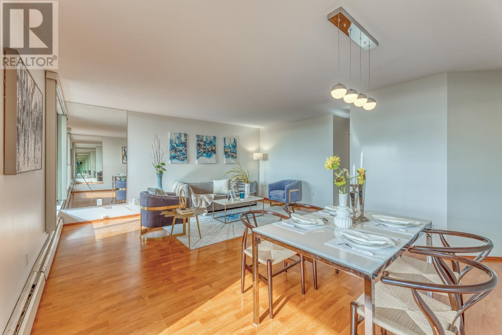 Listing Picture 12 of 40 : 2304 3755 BARTLETT COURT, Burnaby / 本拿比 - 魯藝地產 Yvonne Lu Group - MLS Medallion Club Member