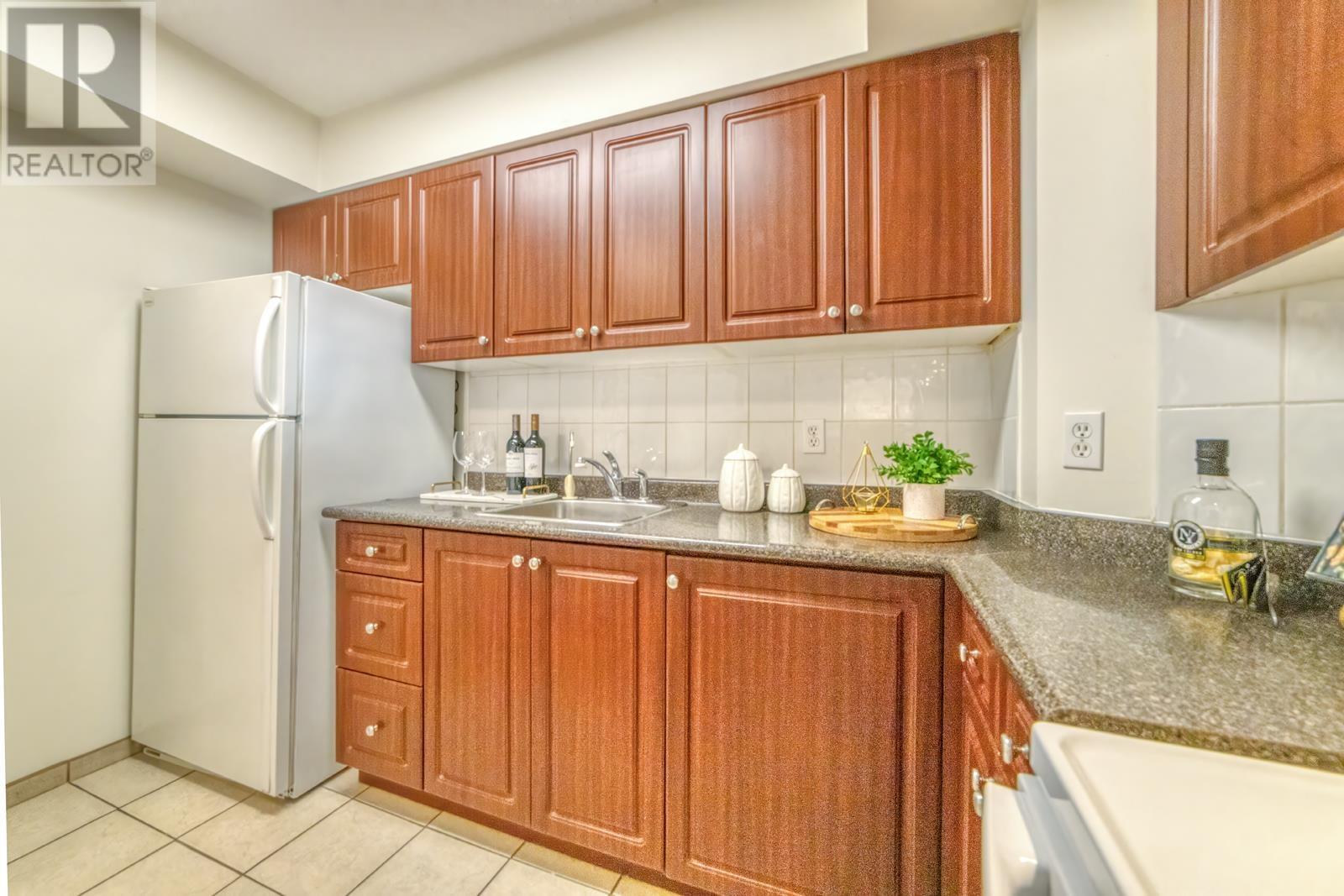 Listing Picture 3 of 40 : 2304 3755 BARTLETT COURT, Burnaby / 本拿比 - 魯藝地產 Yvonne Lu Group - MLS Medallion Club Member