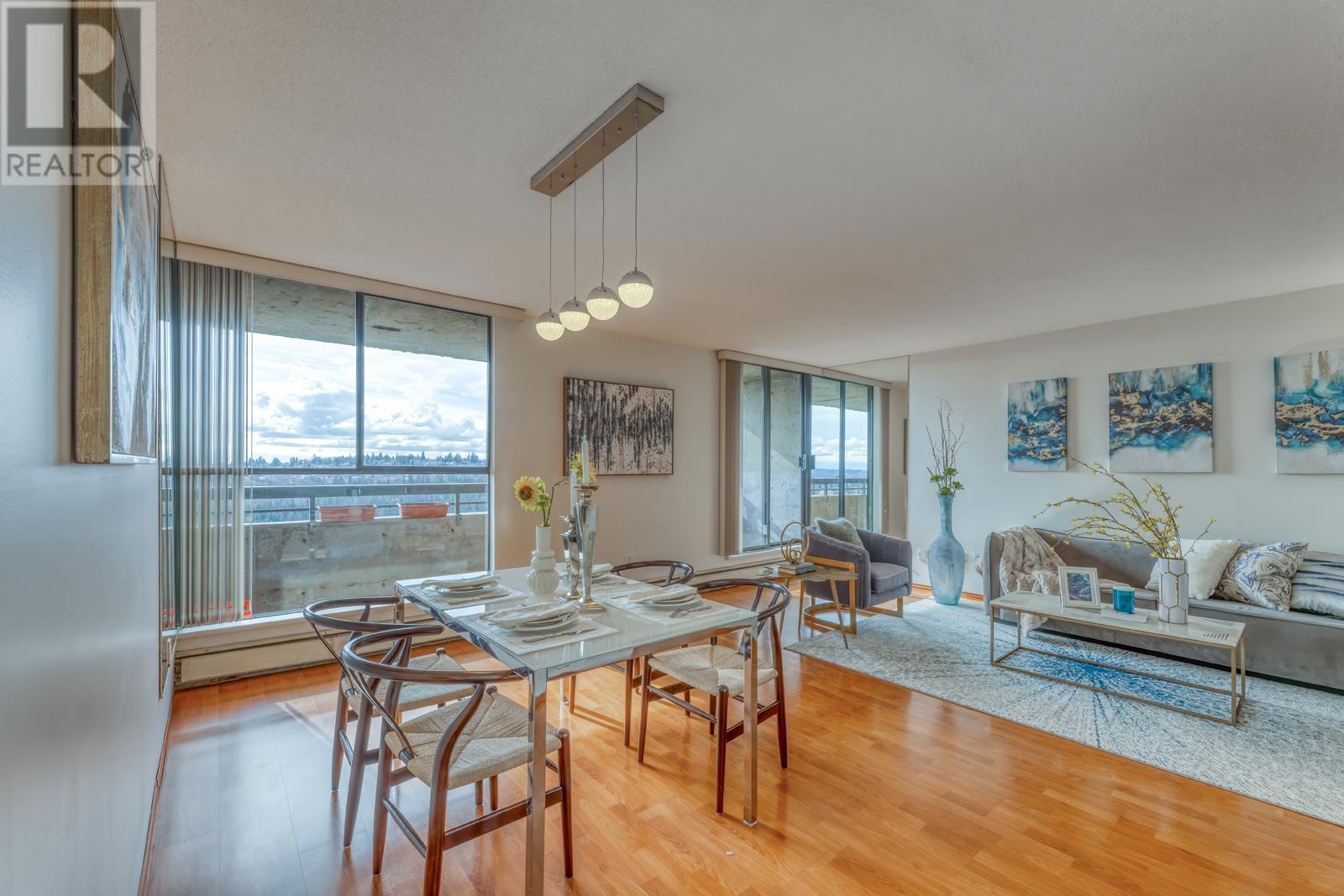 Listing Picture 6 of 40 : 2304 3755 BARTLETT COURT, Burnaby / 本拿比 - 魯藝地產 Yvonne Lu Group - MLS Medallion Club Member