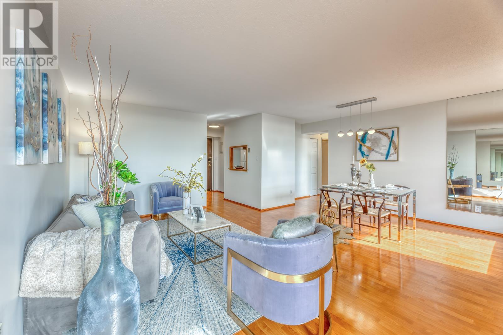 Listing Picture 11 of 40 : 2304 3755 BARTLETT COURT, Burnaby / 本拿比 - 魯藝地產 Yvonne Lu Group - MLS Medallion Club Member