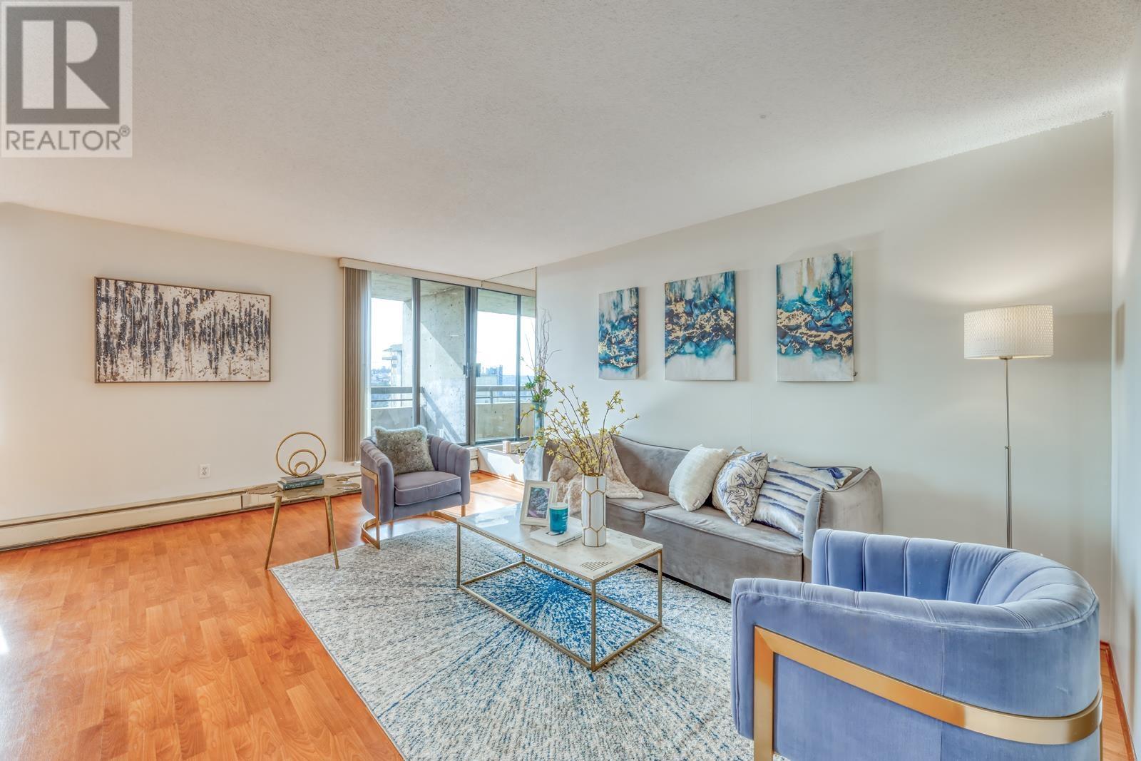 Listing Picture 7 of 40 : 2304 3755 BARTLETT COURT, Burnaby / 本拿比 - 魯藝地產 Yvonne Lu Group - MLS Medallion Club Member