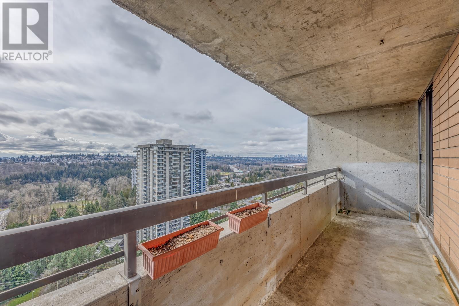 Listing Picture 22 of 40 : 2304 3755 BARTLETT COURT, Burnaby / 本拿比 - 魯藝地產 Yvonne Lu Group - MLS Medallion Club Member