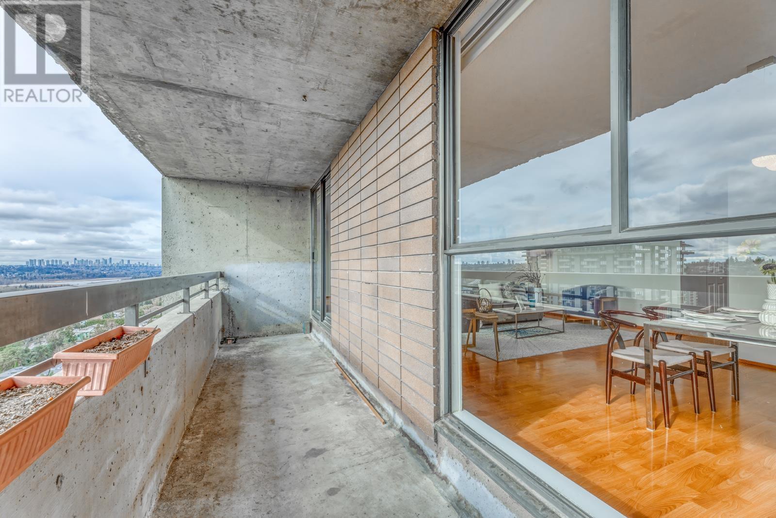 Listing Picture 21 of 40 : 2304 3755 BARTLETT COURT, Burnaby / 本拿比 - 魯藝地產 Yvonne Lu Group - MLS Medallion Club Member