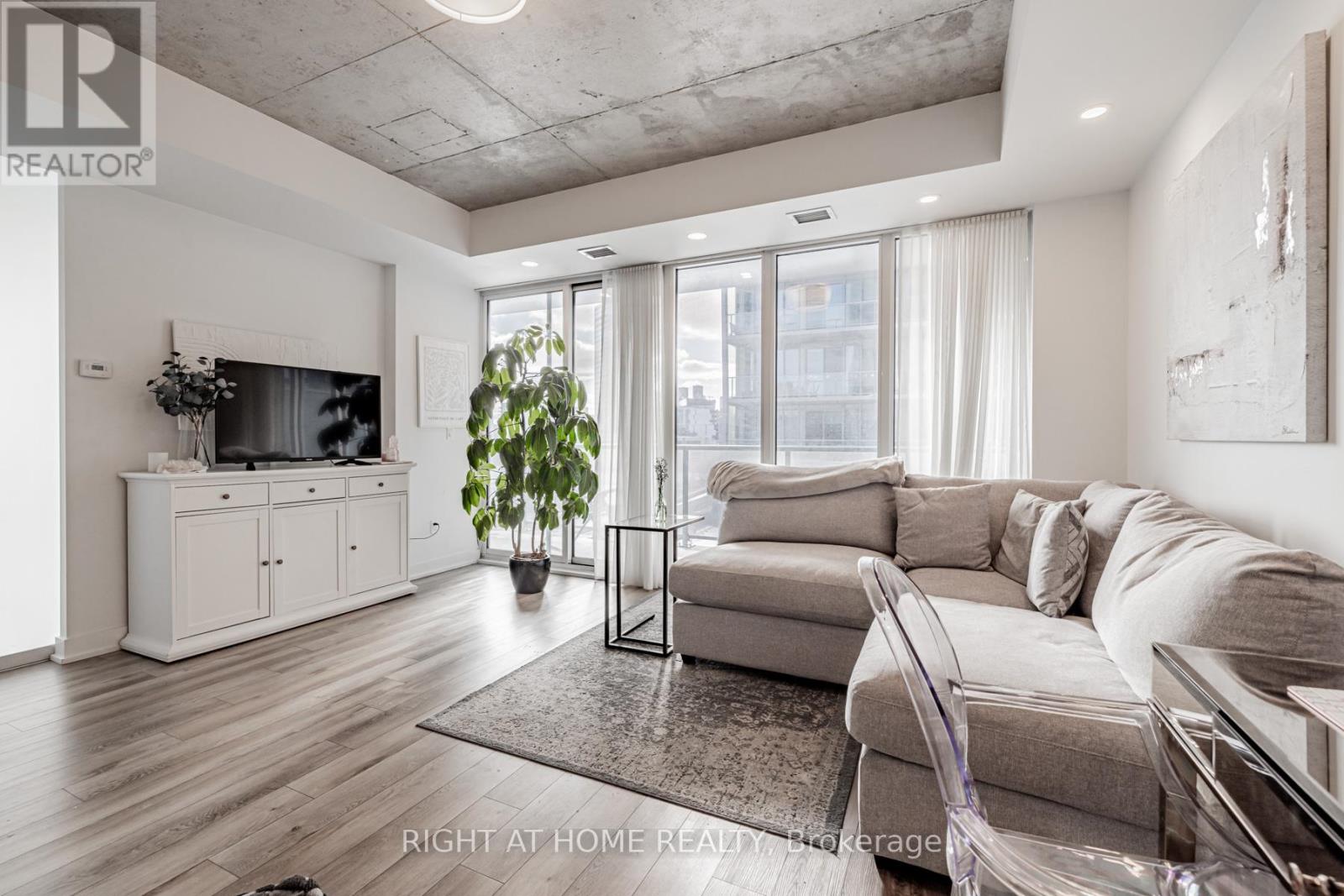 Property at 607 - 25 BASEBALL PLACE image 3
