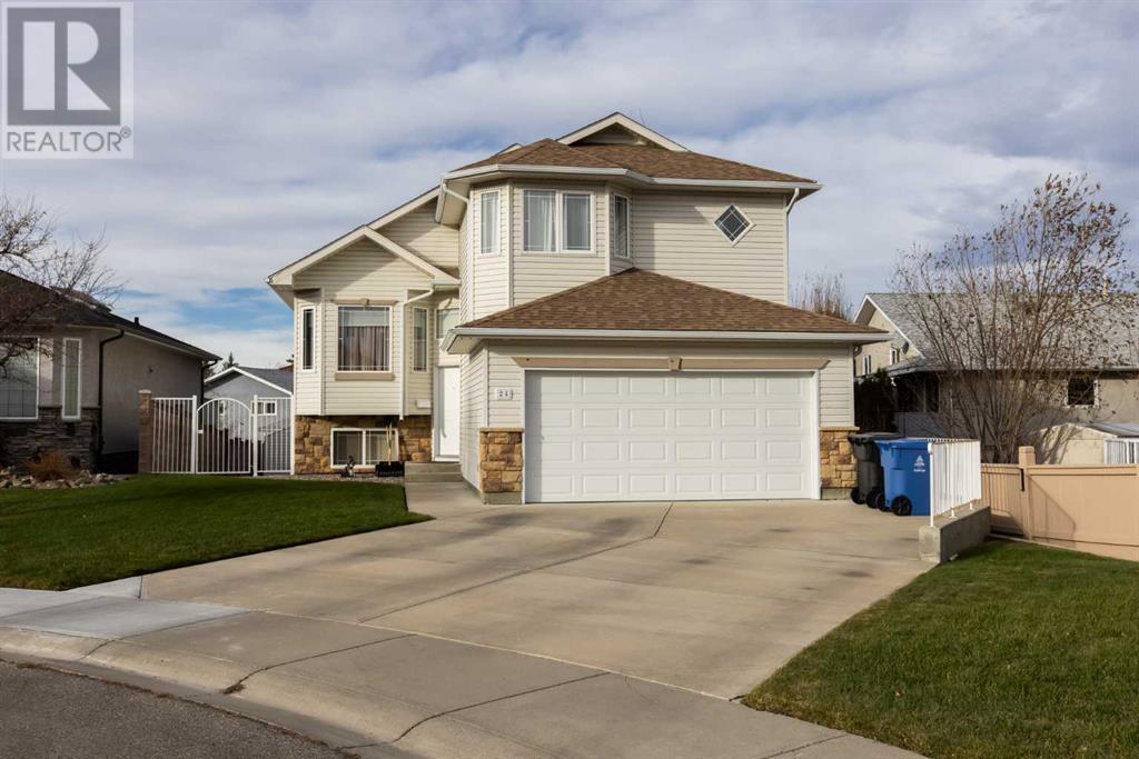 24 Erminebend Place N, Lethbridge, Alberta  T1H 6R8 - Photo 1 - A2196319