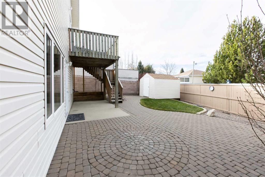 24 Erminebend Place N, Lethbridge, Alberta  T1H 6R8 - Photo 6 - A2196319