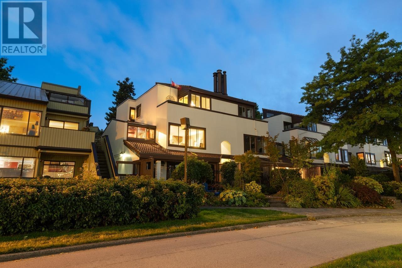 Listing Picture 2 of 40 : 1042 IRONWORK PASSAGE, Vancouver / 溫哥華 - 魯藝地產 Yvonne Lu Group - MLS Medallion Club Member