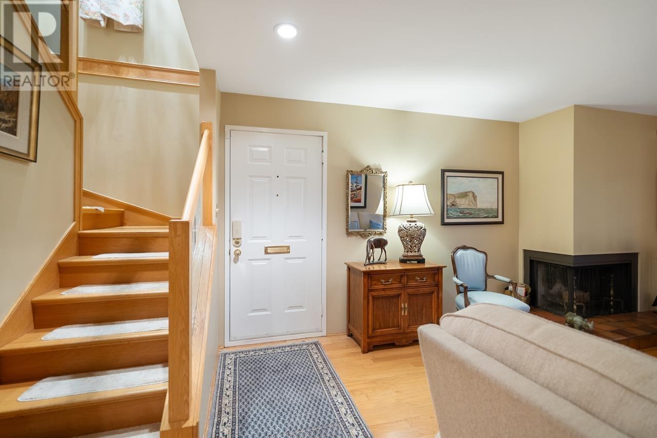 Listing Picture 26 of 40 : 1042 IRONWORK PASSAGE, Vancouver / 溫哥華 - 魯藝地產 Yvonne Lu Group - MLS Medallion Club Member