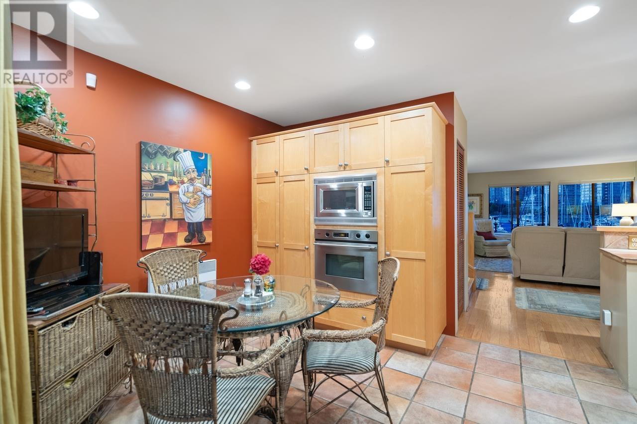 Listing Picture 17 of 40 : 1042 IRONWORK PASSAGE, Vancouver / 溫哥華 - 魯藝地產 Yvonne Lu Group - MLS Medallion Club Member