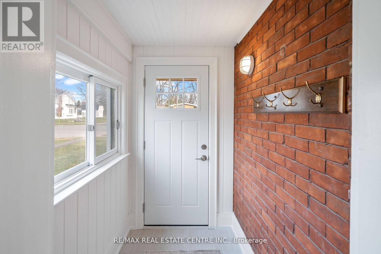 Property at 318 CLARENCE STREET image 4