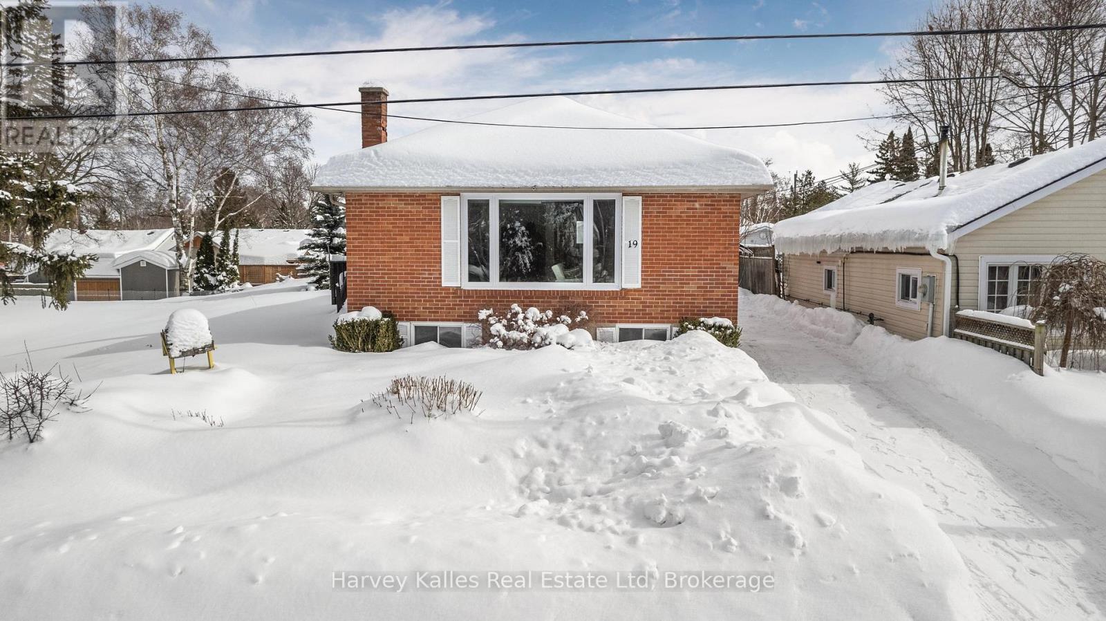 19 70th Street N, Wasaga Beach, Ontario  L9Z 1T6 - Photo 2 - S11990451