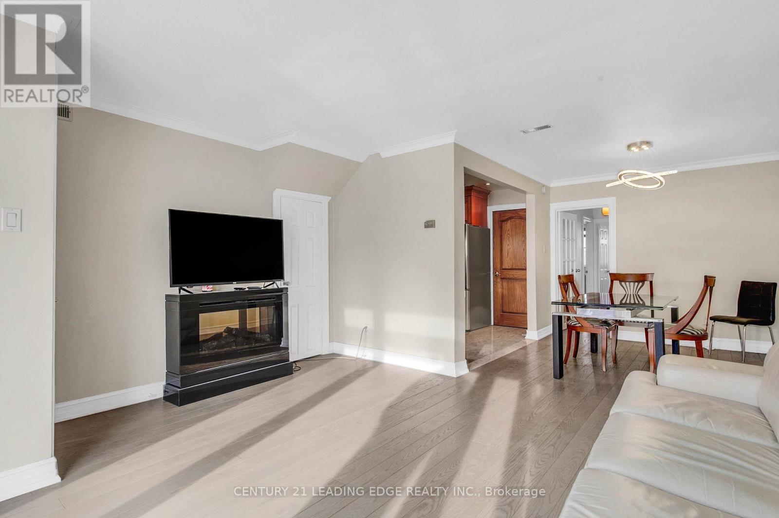 65 Branstone Road, Toronto, Ontario  M6E 4E3 - Photo 6 - W11984135