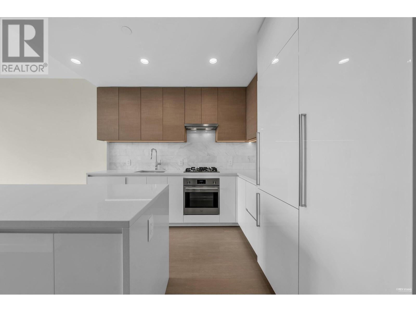 Listing Picture 5 of 22 : 1111 4168 LOUGHEED HIGHWAY, Burnaby / 本拿比 - 魯藝地產 Yvonne Lu Group - MLS Medallion Club Member
