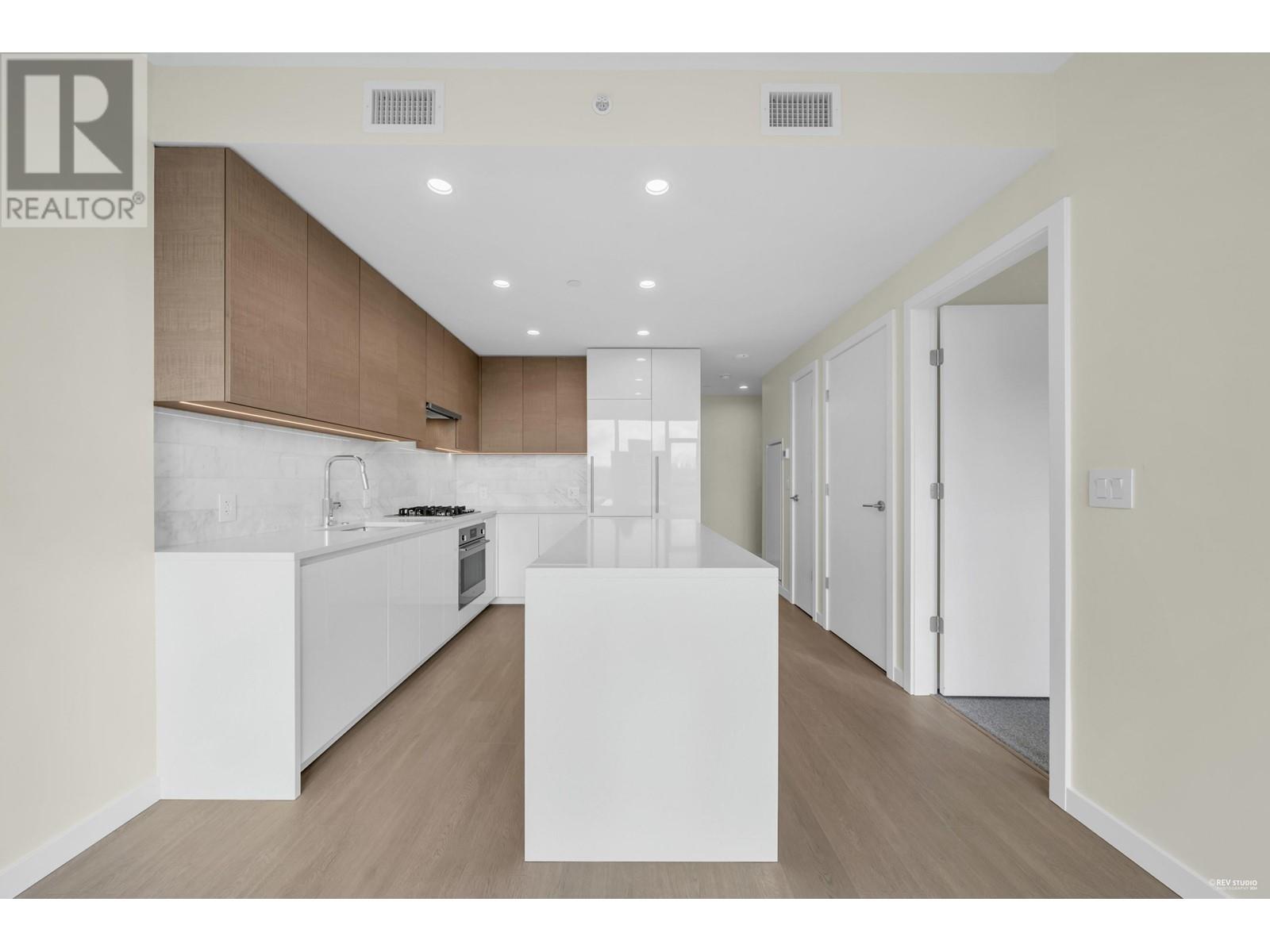 Listing Picture 7 of 22 : 1111 4168 LOUGHEED HIGHWAY, Burnaby / 本拿比 - 魯藝地產 Yvonne Lu Group - MLS Medallion Club Member