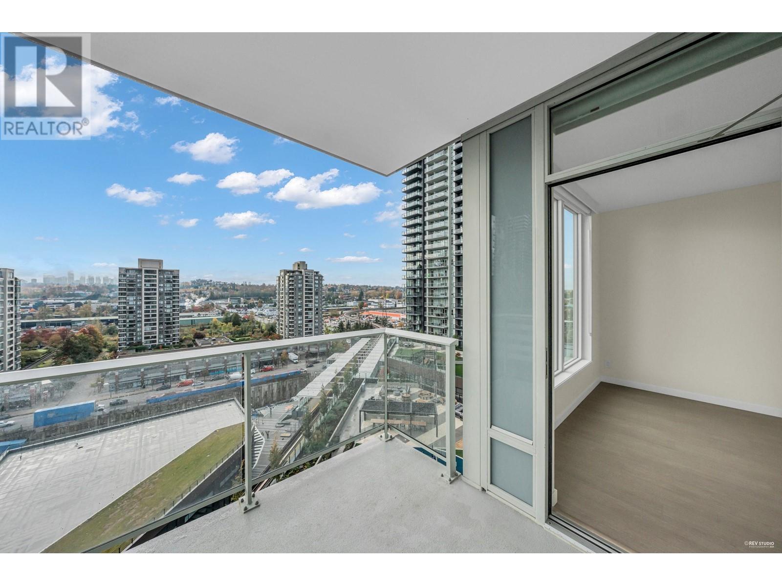 Listing Picture 17 of 22 : 1111 4168 LOUGHEED HIGHWAY, Burnaby / 本拿比 - 魯藝地產 Yvonne Lu Group - MLS Medallion Club Member