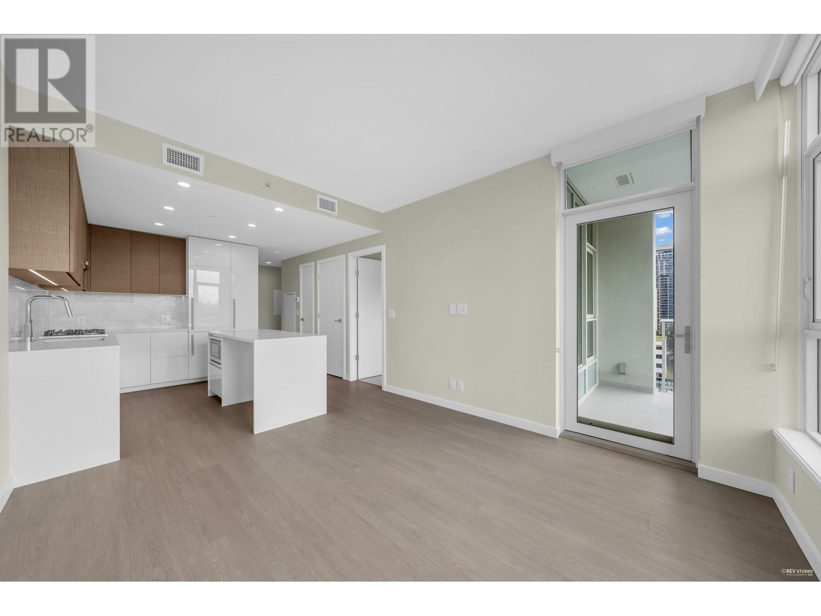 Listing Picture 10 of 22 : 1111 4168 LOUGHEED HIGHWAY, Burnaby / 本拿比 - 魯藝地產 Yvonne Lu Group - MLS Medallion Club Member