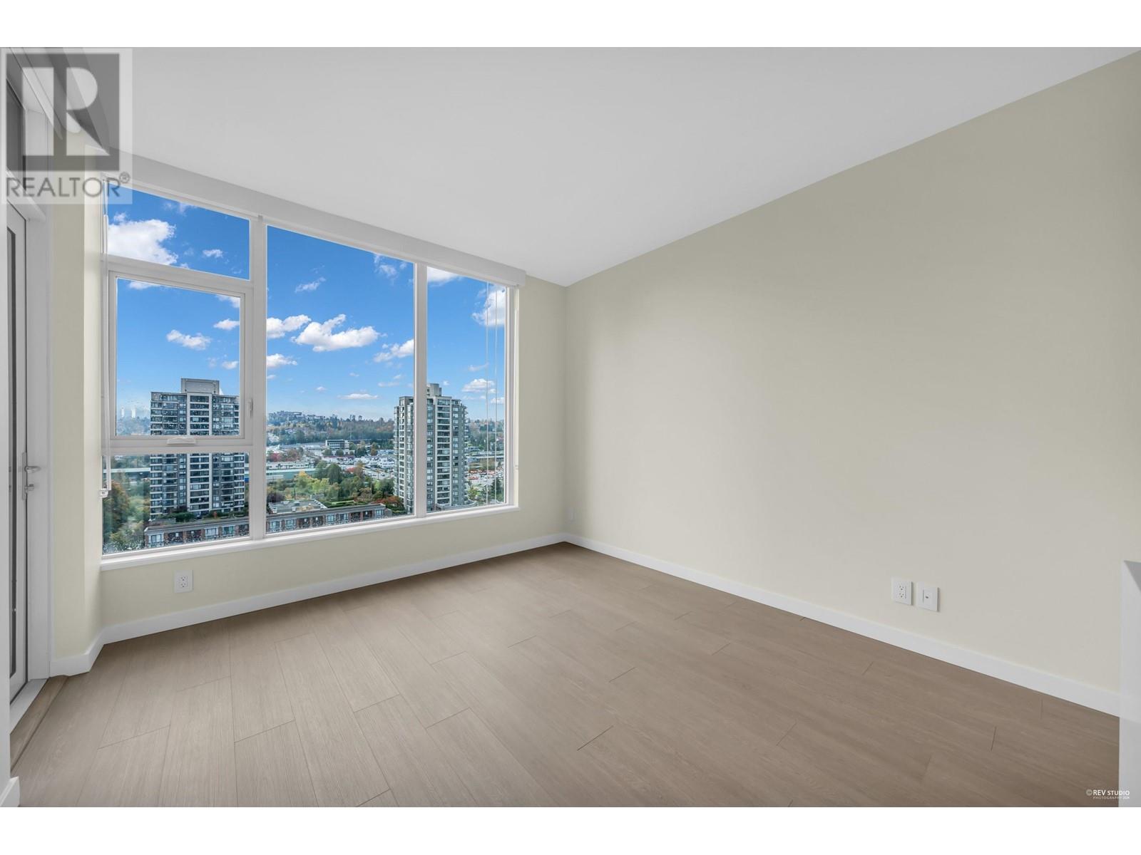 Listing Picture 3 of 22 : 1111 4168 LOUGHEED HIGHWAY, Burnaby / 本拿比 - 魯藝地產 Yvonne Lu Group - MLS Medallion Club Member