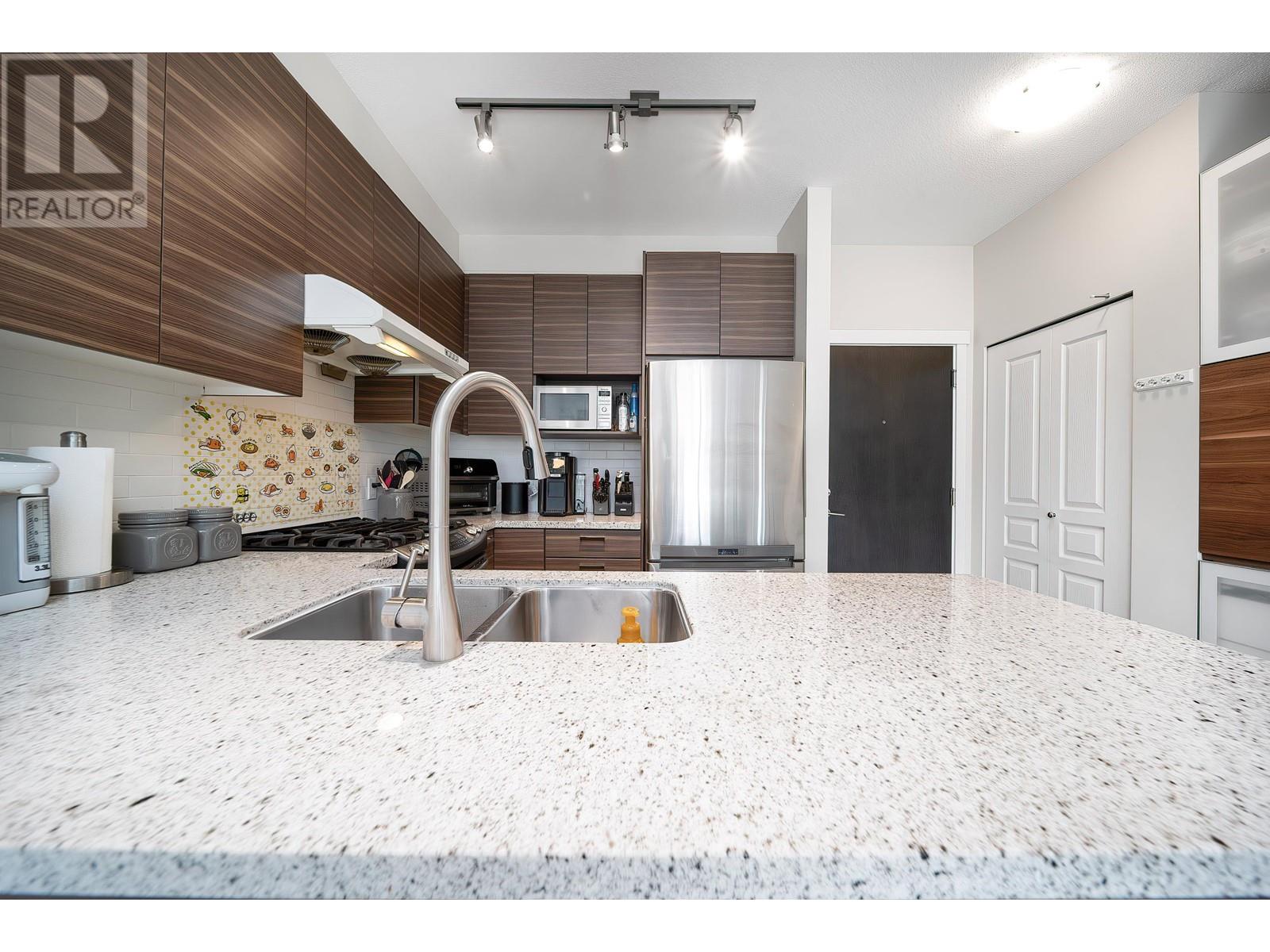 Listing Picture 6 of 30 : 317 9388 MCKIM WAY, Richmond / 烈治文 - 魯藝地產 Yvonne Lu Group - MLS Medallion Club Member