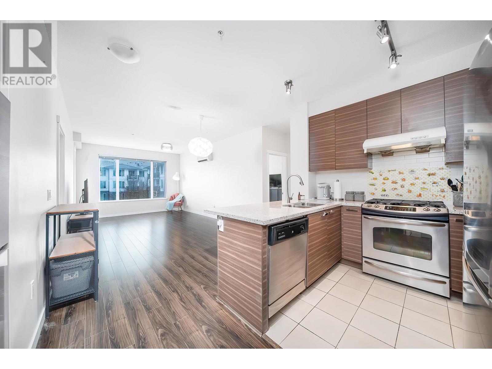 Listing Picture 7 of 30 : 317 9388 MCKIM WAY, Richmond / 烈治文 - 魯藝地產 Yvonne Lu Group - MLS Medallion Club Member