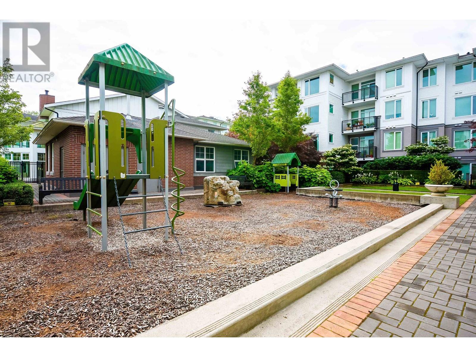 Listing Picture 28 of 30 : 317 9388 MCKIM WAY, Richmond / 烈治文 - 魯藝地產 Yvonne Lu Group - MLS Medallion Club Member