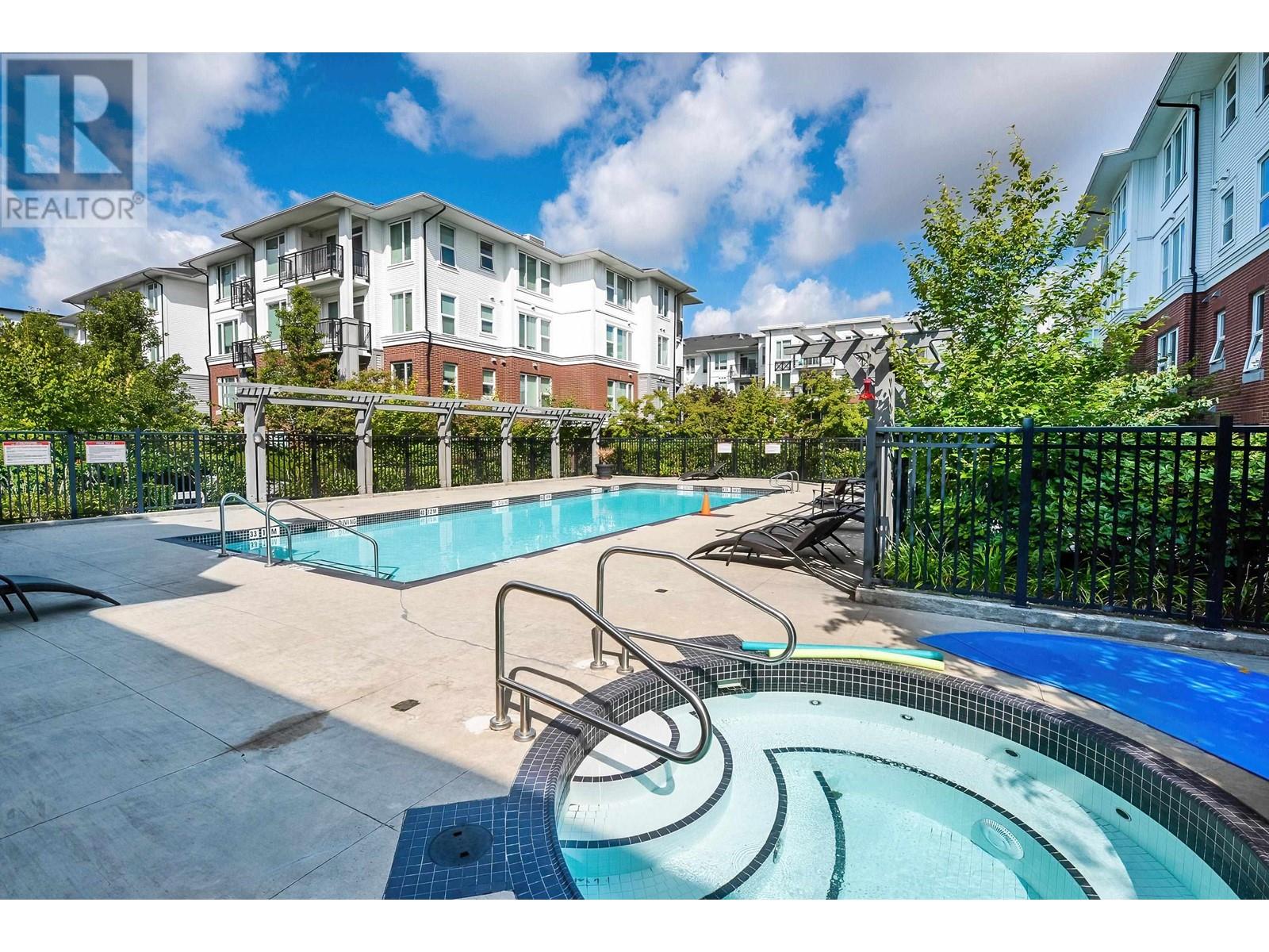 Listing Picture 29 of 30 : 317 9388 MCKIM WAY, Richmond / 烈治文 - 魯藝地產 Yvonne Lu Group - MLS Medallion Club Member