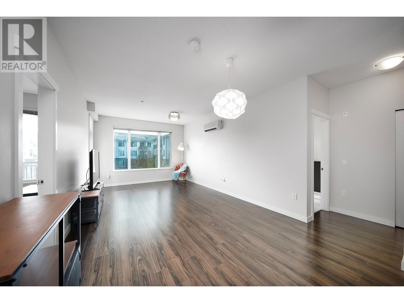 Listing Picture 8 of 30 : 317 9388 MCKIM WAY, Richmond / 烈治文 - 魯藝地產 Yvonne Lu Group - MLS Medallion Club Member