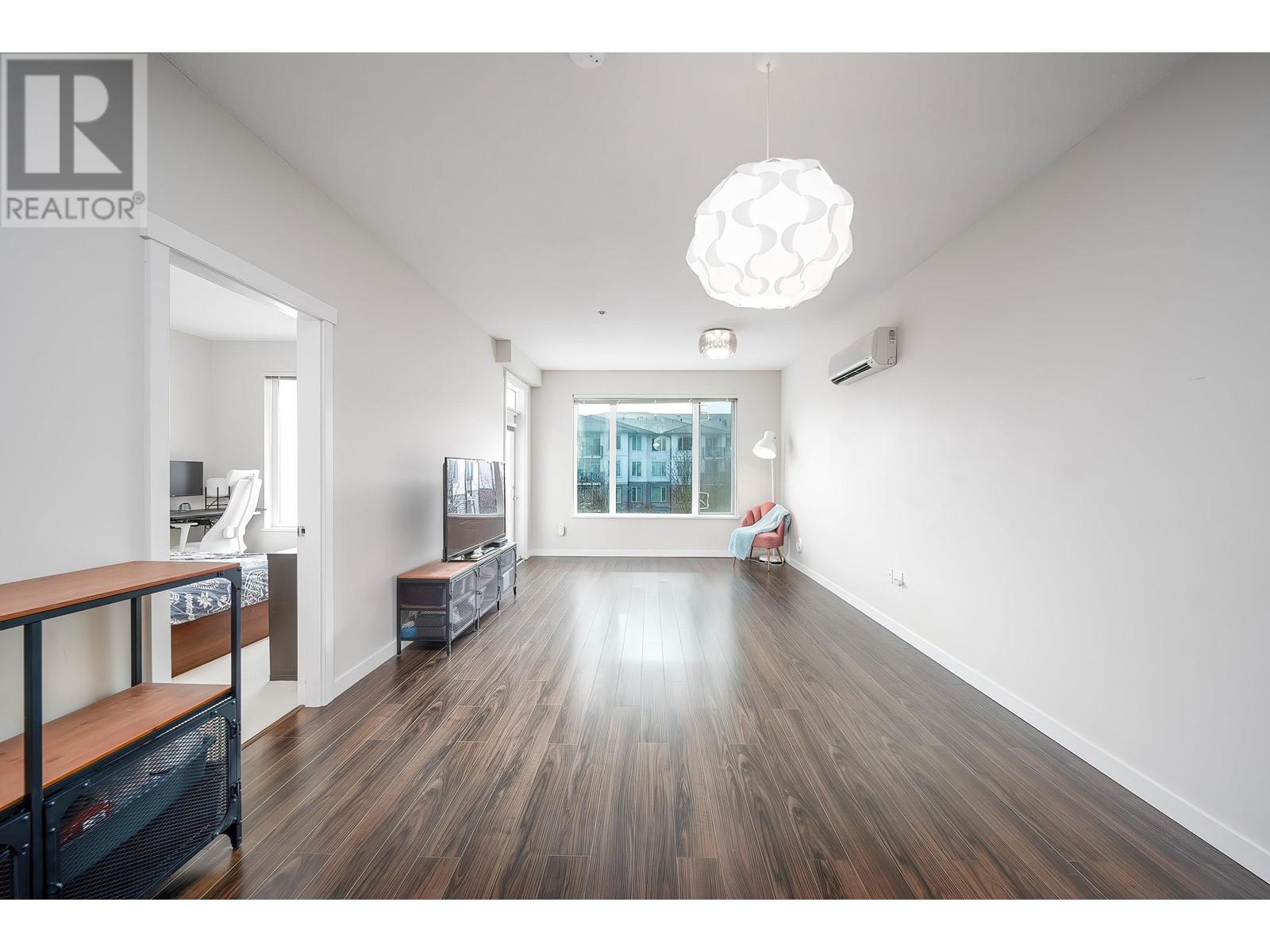 Listing Picture 9 of 30 : 317 9388 MCKIM WAY, Richmond / 烈治文 - 魯藝地產 Yvonne Lu Group - MLS Medallion Club Member