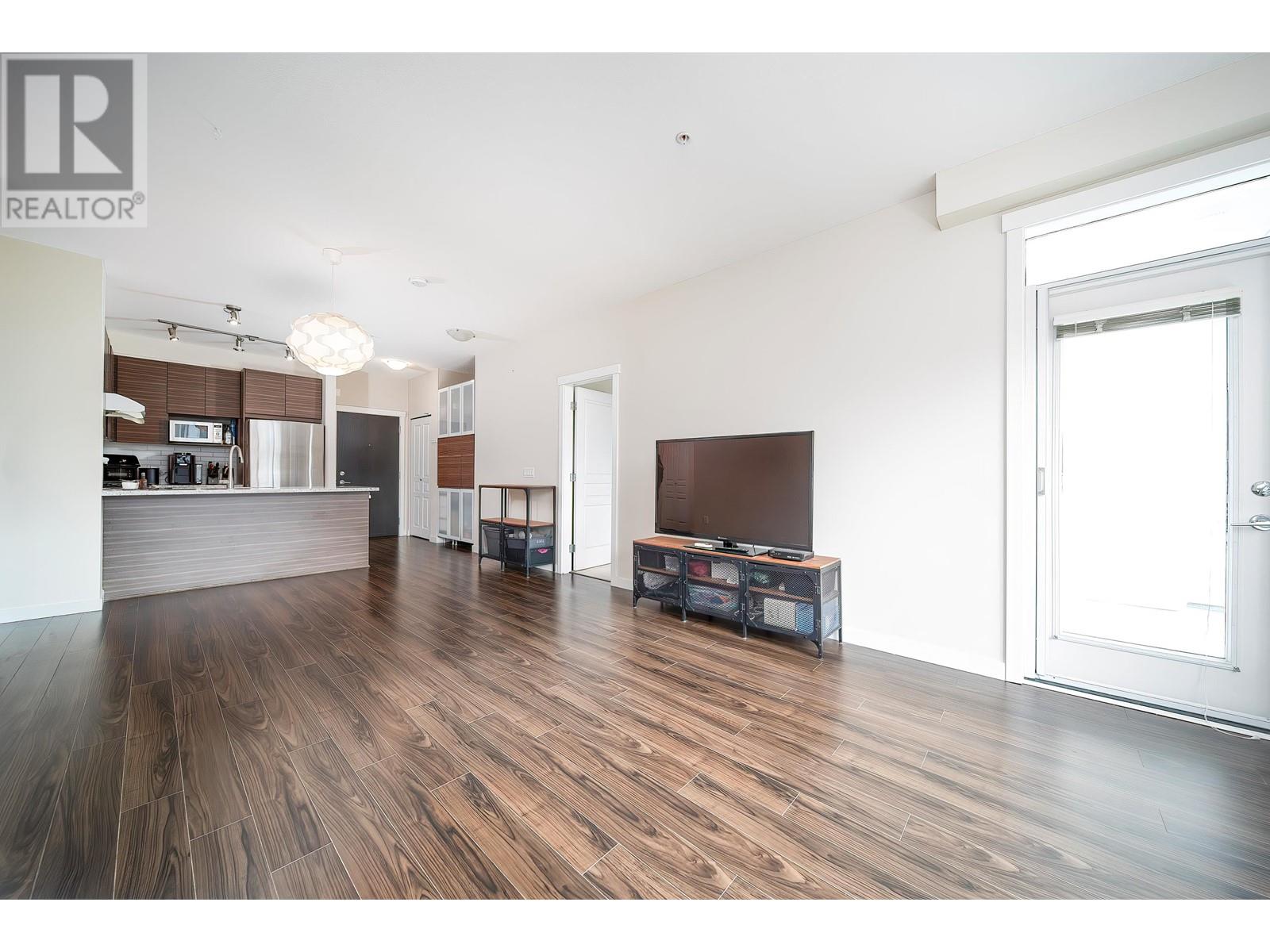 Listing Picture 13 of 30 : 317 9388 MCKIM WAY, Richmond / 烈治文 - 魯藝地產 Yvonne Lu Group - MLS Medallion Club Member