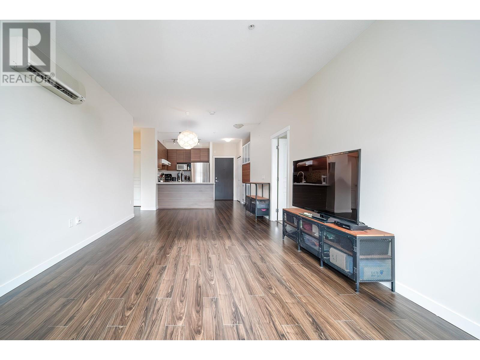 Listing Picture 12 of 30 : 317 9388 MCKIM WAY, Richmond / 烈治文 - 魯藝地產 Yvonne Lu Group - MLS Medallion Club Member