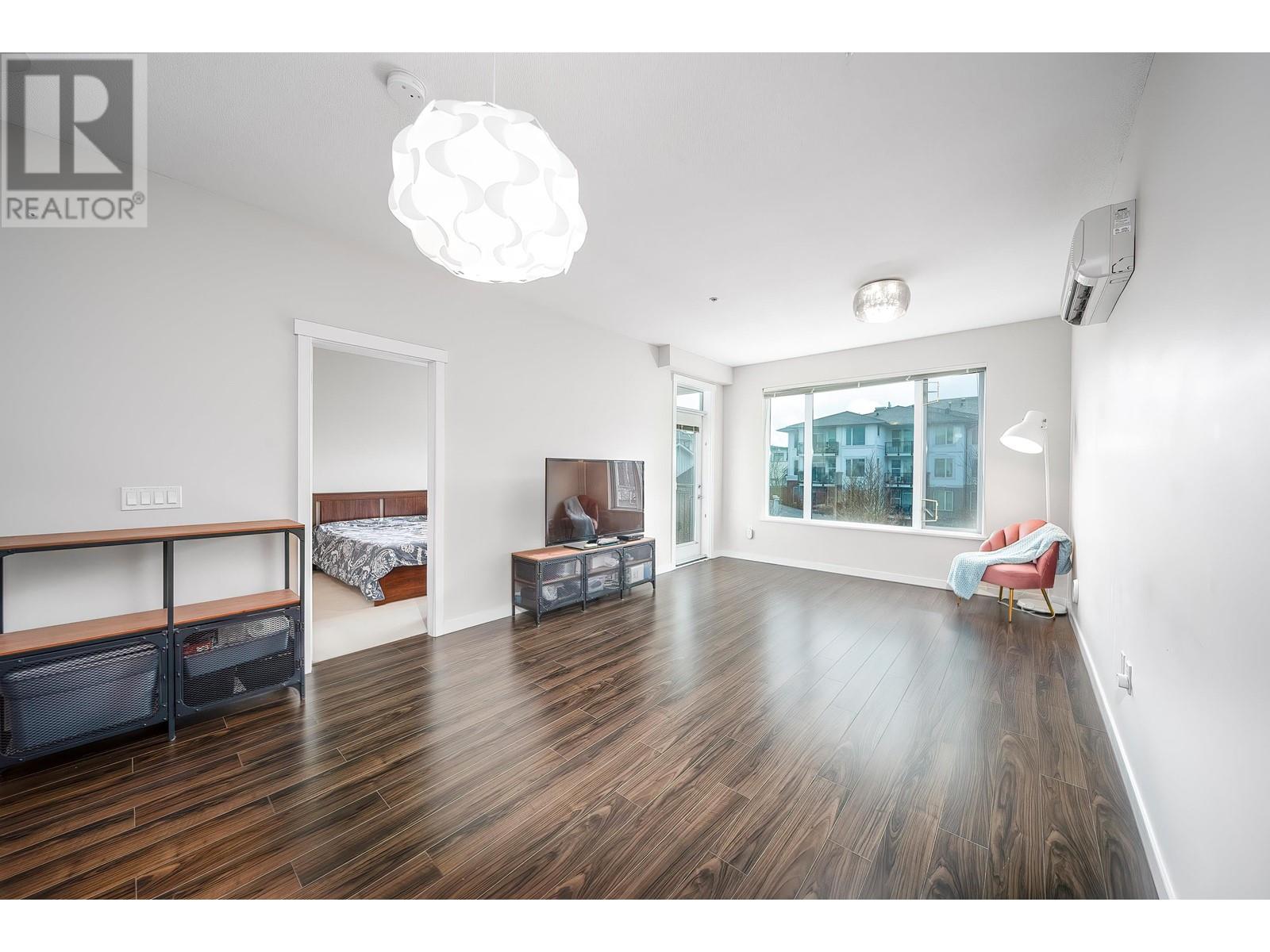 Listing Picture 10 of 30 : 317 9388 MCKIM WAY, Richmond / 烈治文 - 魯藝地產 Yvonne Lu Group - MLS Medallion Club Member