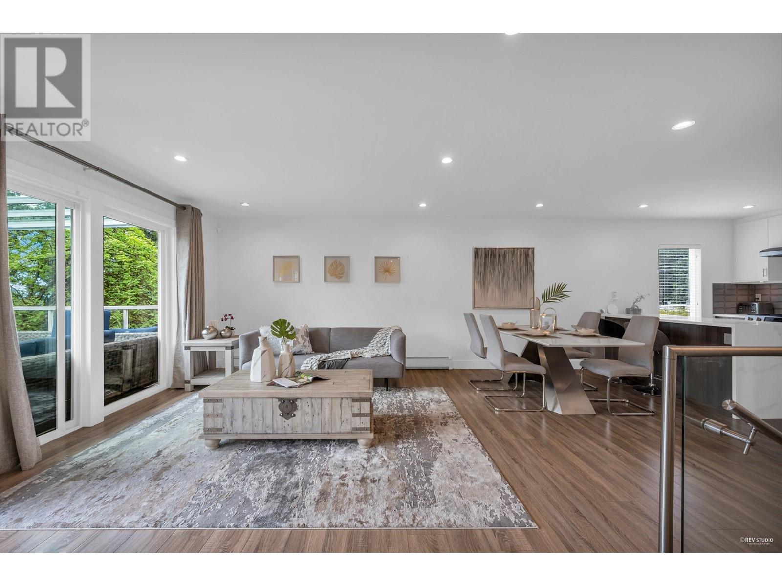 819 Prospect Avenue, North Vancouver, British Columbia  V7R 2M2 - Photo 2 - R2971223