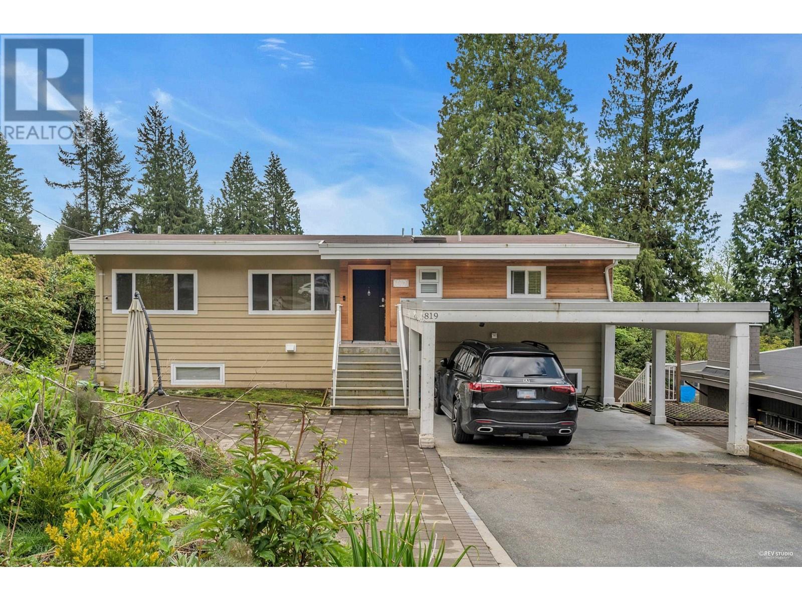 819 Prospect Avenue, North Vancouver, British Columbia  V7R 2M2 - Photo 1 - R2971223
