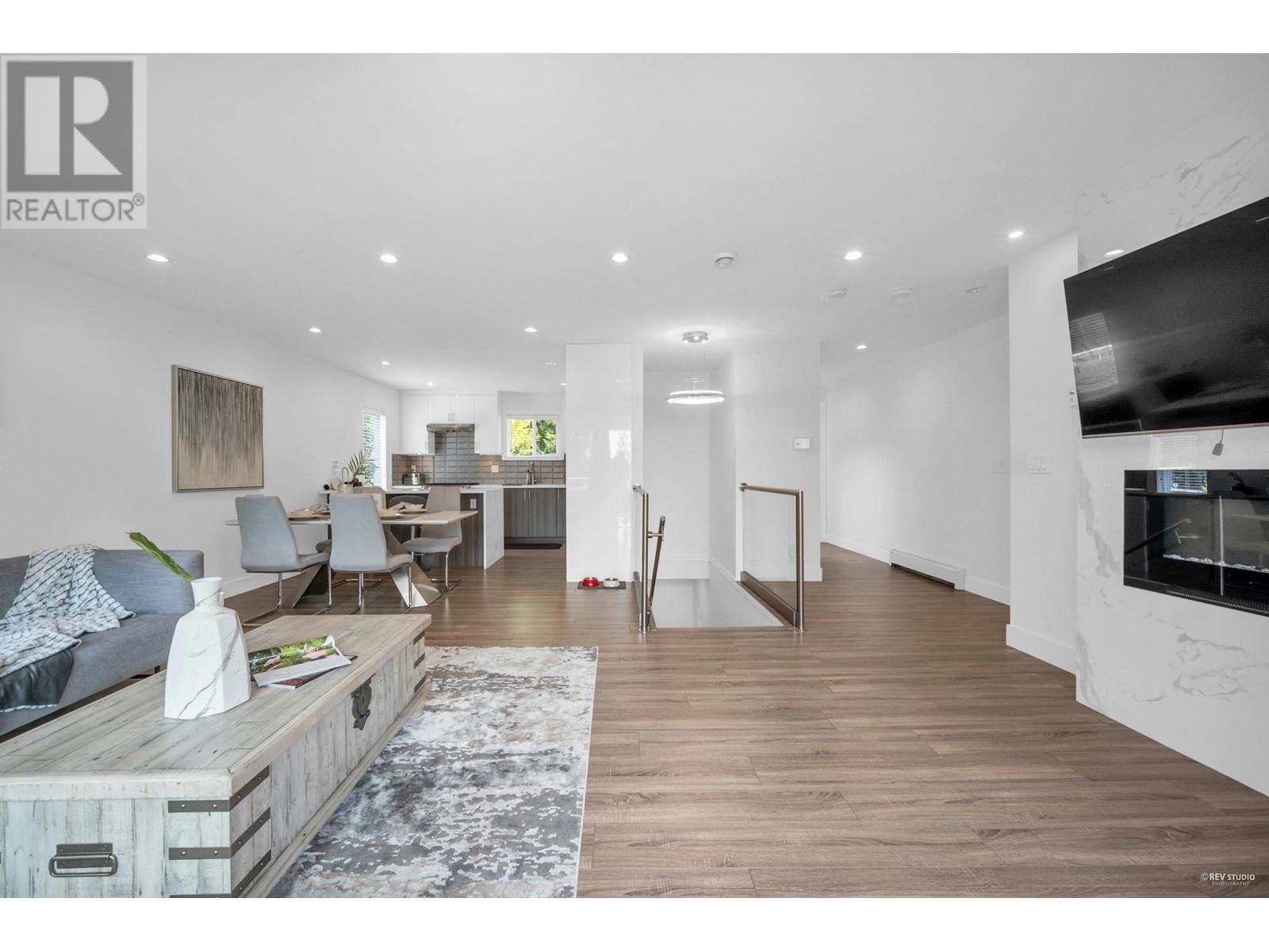 819 Prospect Avenue, North Vancouver, British Columbia  V7R 2M2 - Photo 3 - R2971223