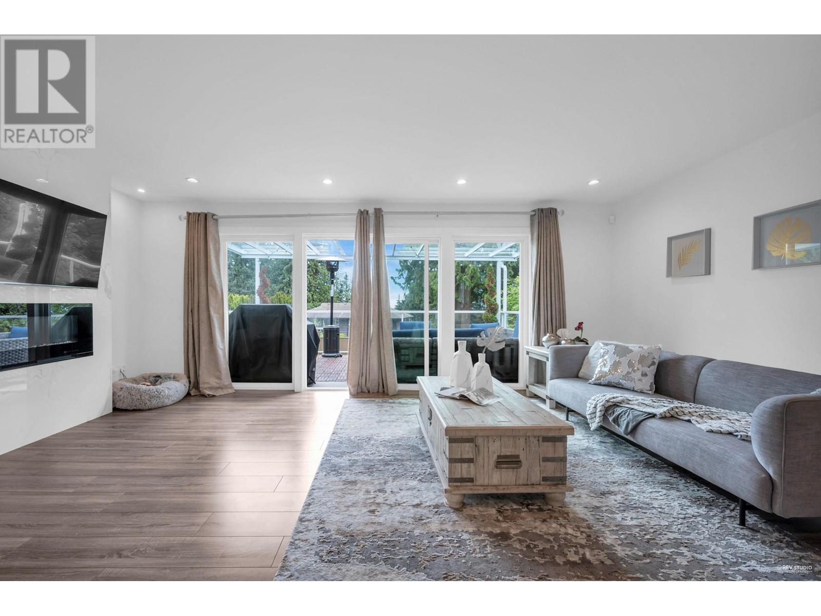 819 Prospect Avenue, North Vancouver, British Columbia  V7R 2M2 - Photo 4 - R2971223