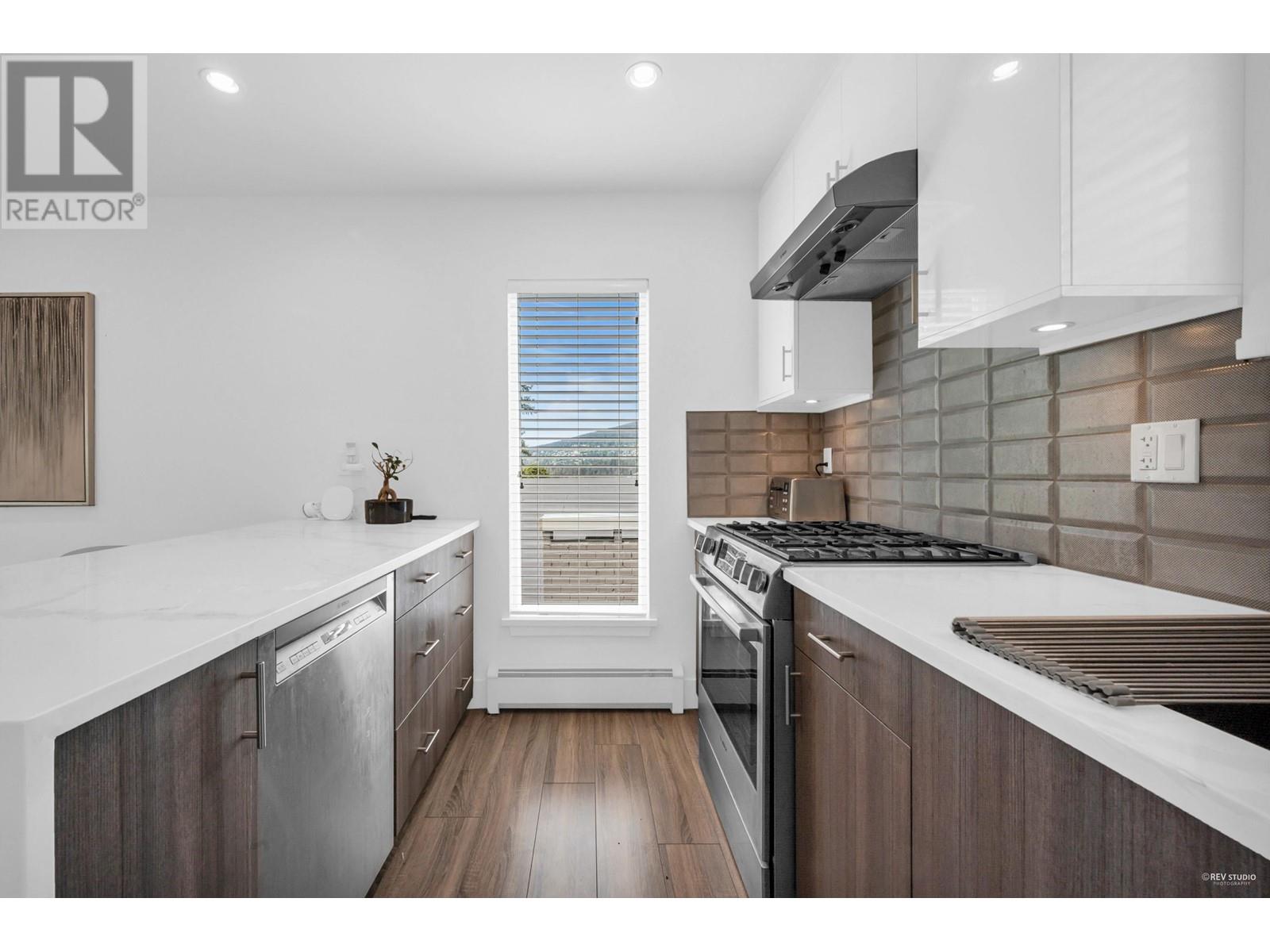 819 Prospect Avenue, North Vancouver, British Columbia  V7R 2M2 - Photo 9 - R2971223
