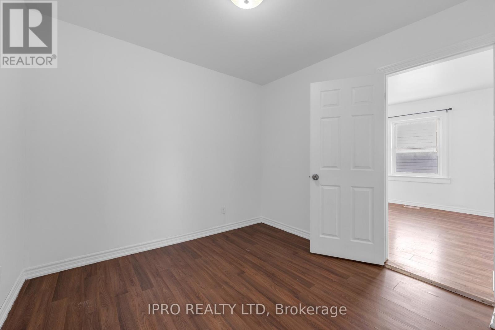 Photo 10 of 30 for 713 Adelaide Street N
