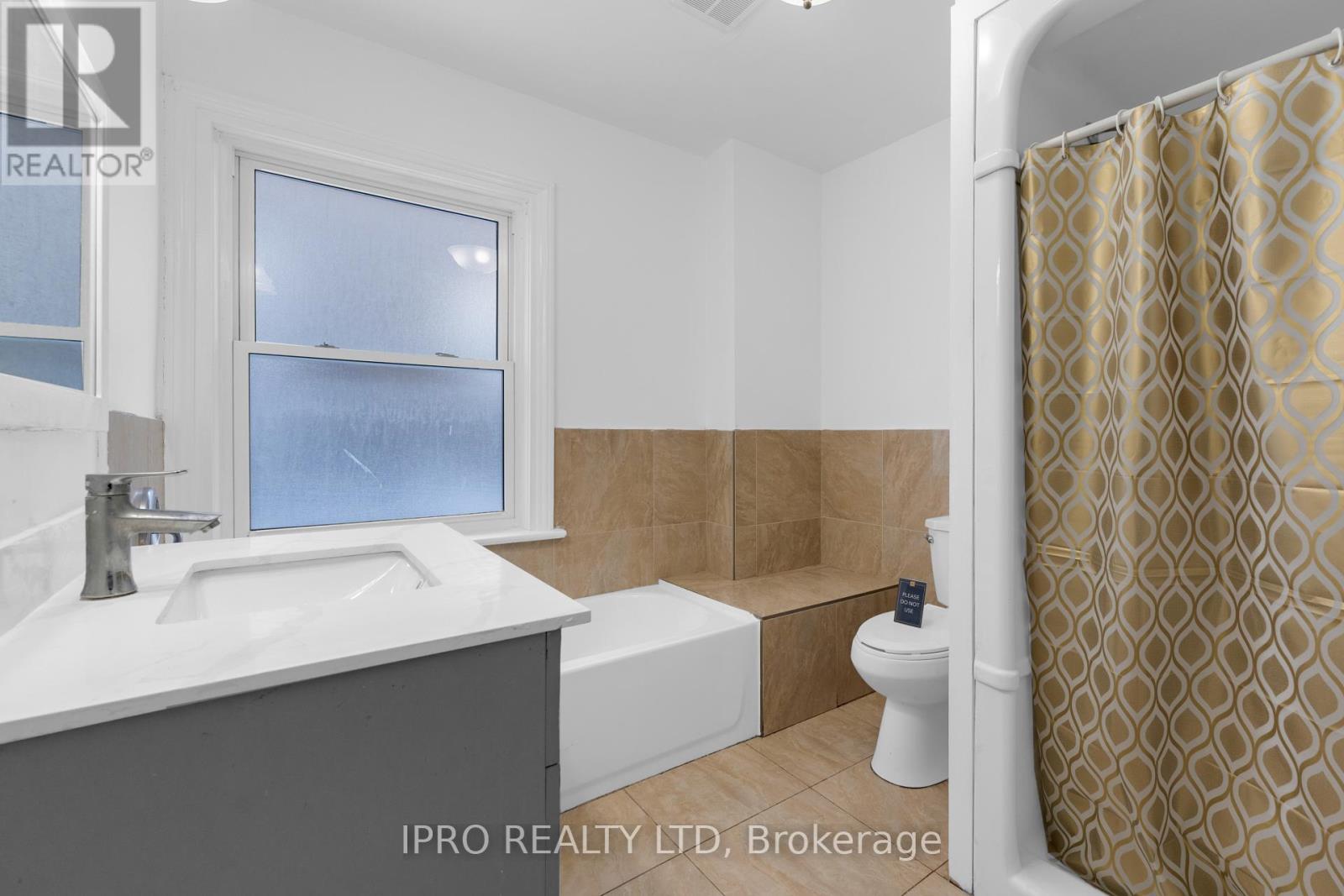 Photo 11 of 30 for 713 Adelaide Street N