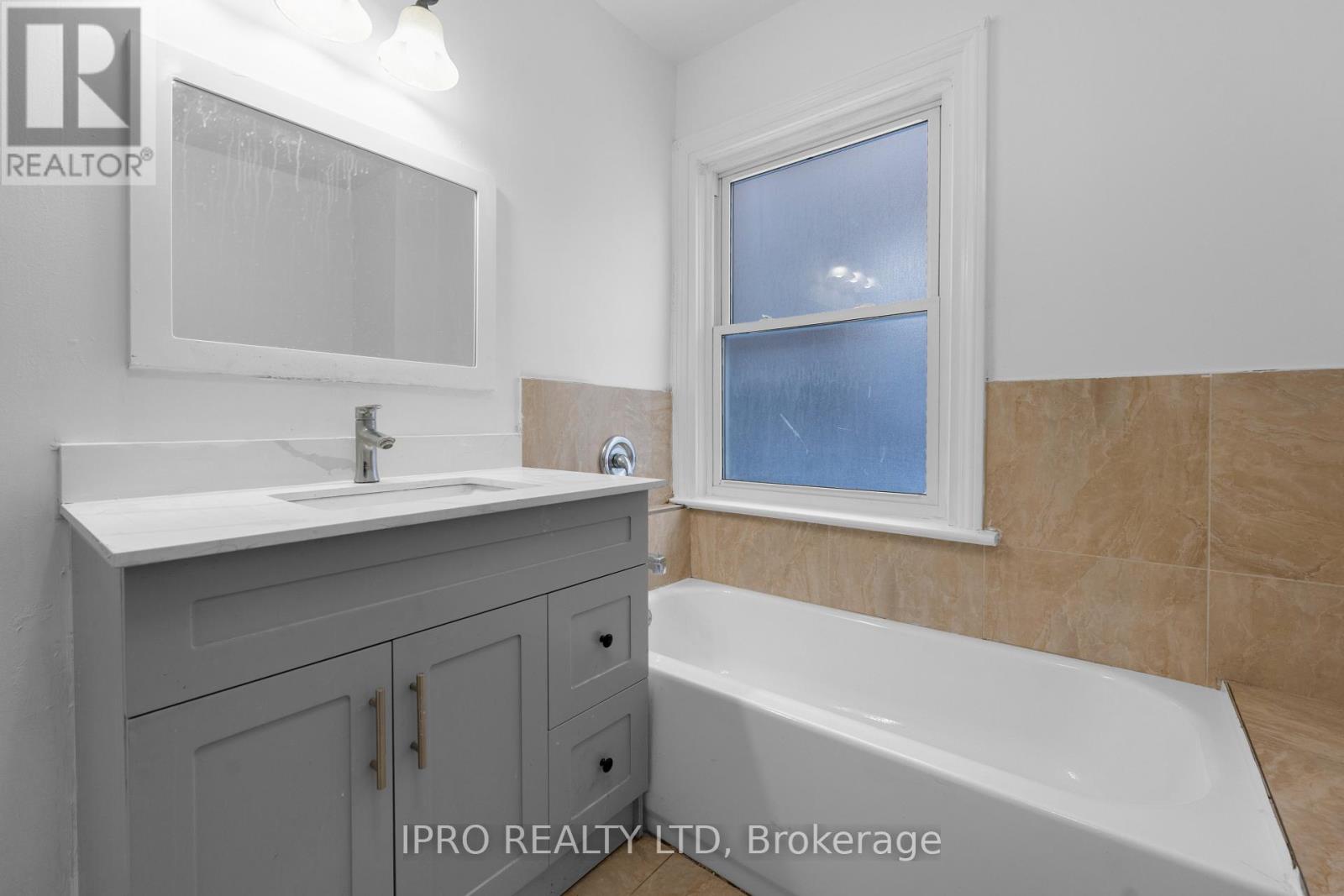 Photo 12 of 30 for 713 Adelaide Street N