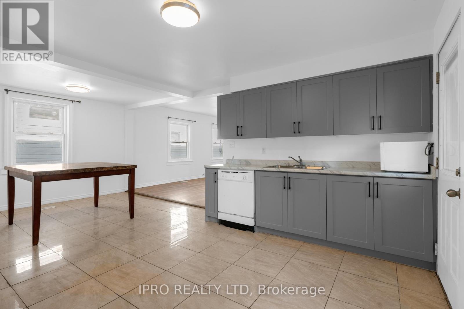 Photo 16 of 30 for 713 Adelaide Street N