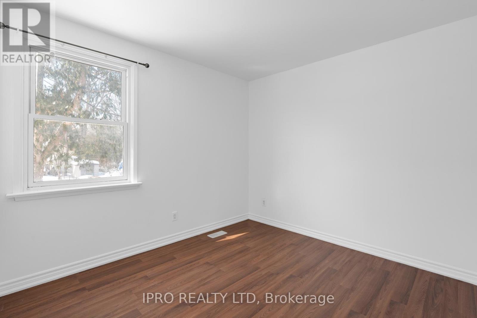Photo 21 of 30 for 713 Adelaide Street N